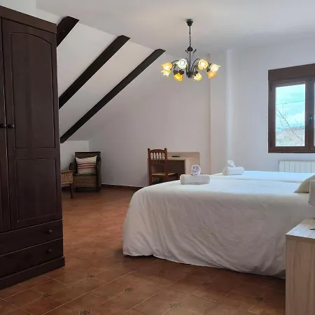Masia Del Cura Konukevi 3*