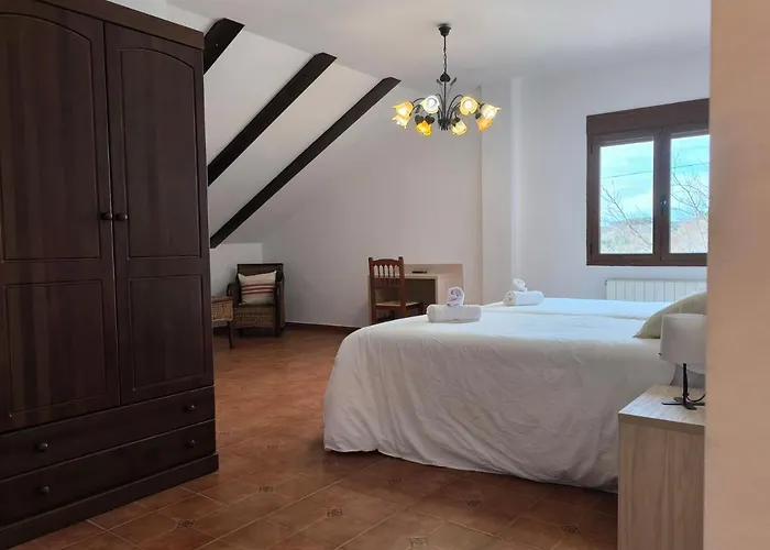 Masia Del Cura בית הארחה 3*